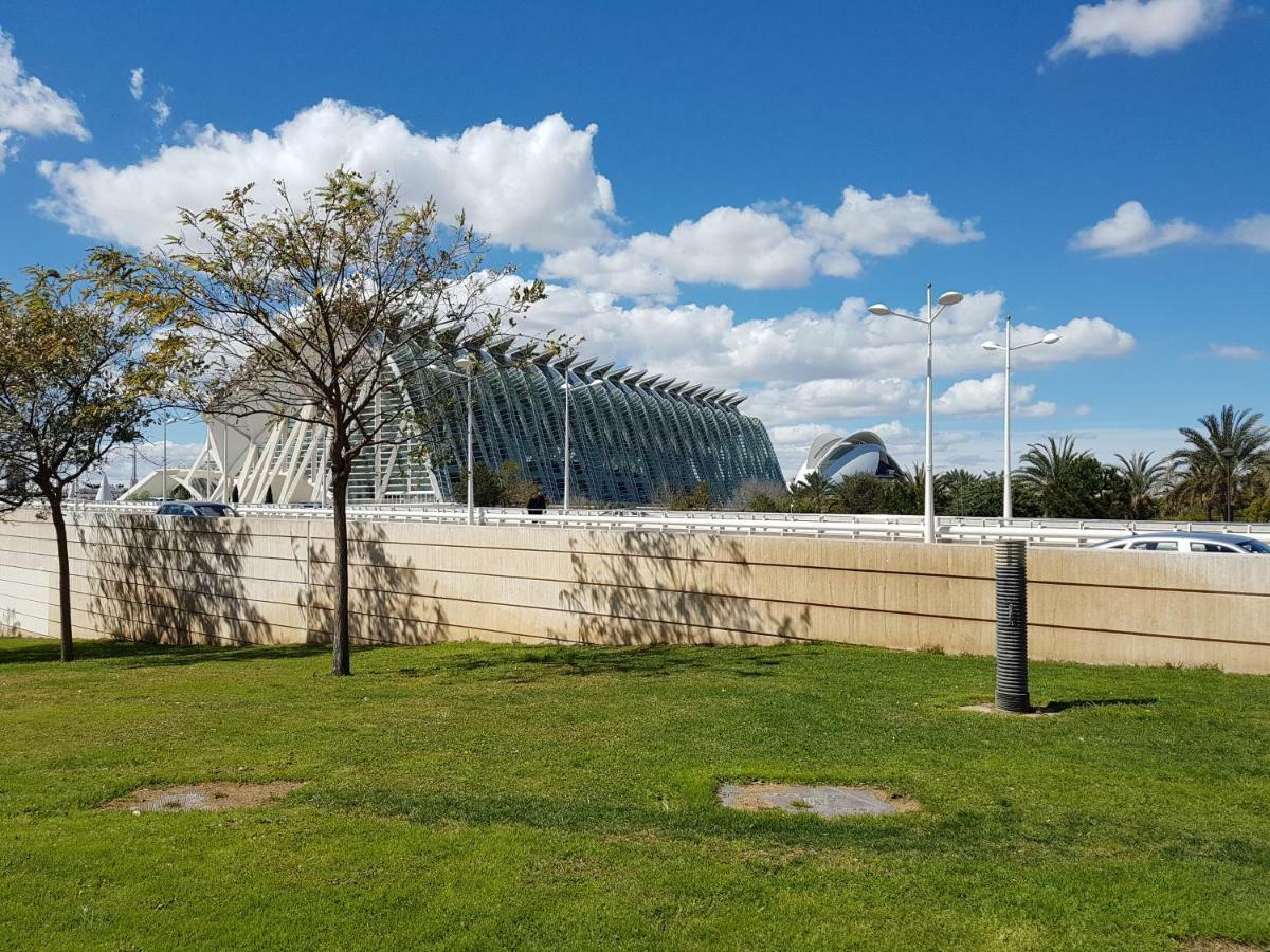 Apartamento Ciencias Y Playa Valencia Luaran gambar